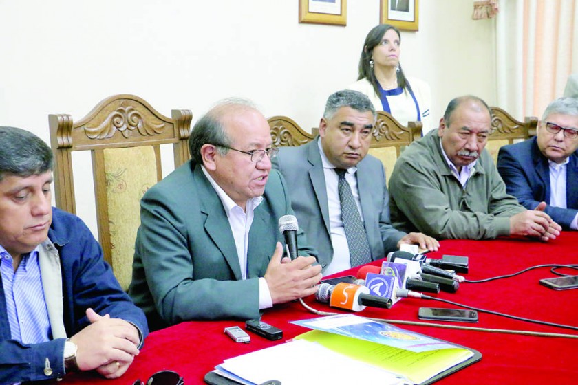 REUNIÓN. Algunos de los representantes del Comité Ejecutivo de la Universidad Boliviana se reunieron en Sucre.