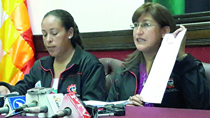ANUNCIO. Las autoridades del Ministerio de Trabajo ofrecen los detalles del reglamento para el incremento salarial de...