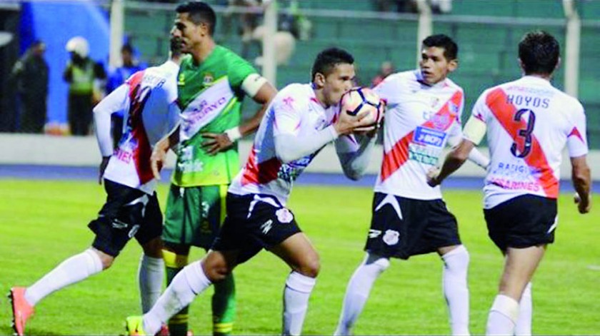 El equipo de la “Banda Roja” perdió ante Sport Huancayo, pero clasificó a la segunda fase de la Sudamericana.