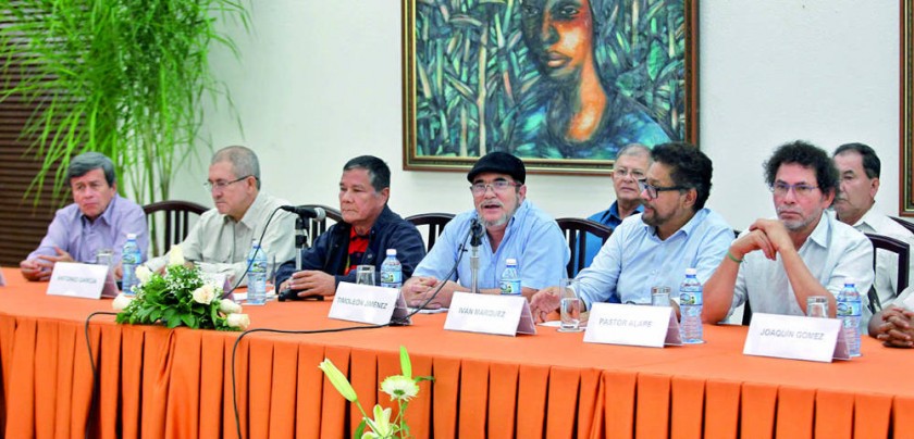 PROCESO. Conferencia de prensa conjunta de los principales líderes de los dos grupos armados colombianos.