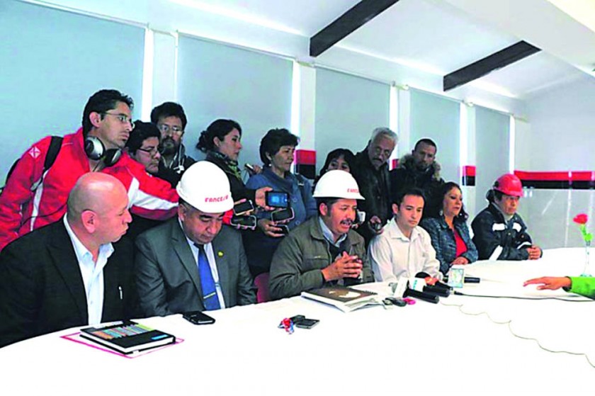 ANUNCIO. El gobernador Esteban Urquizu durante el anuncio de reconsiderar el proyecto a mediados del año pasado.