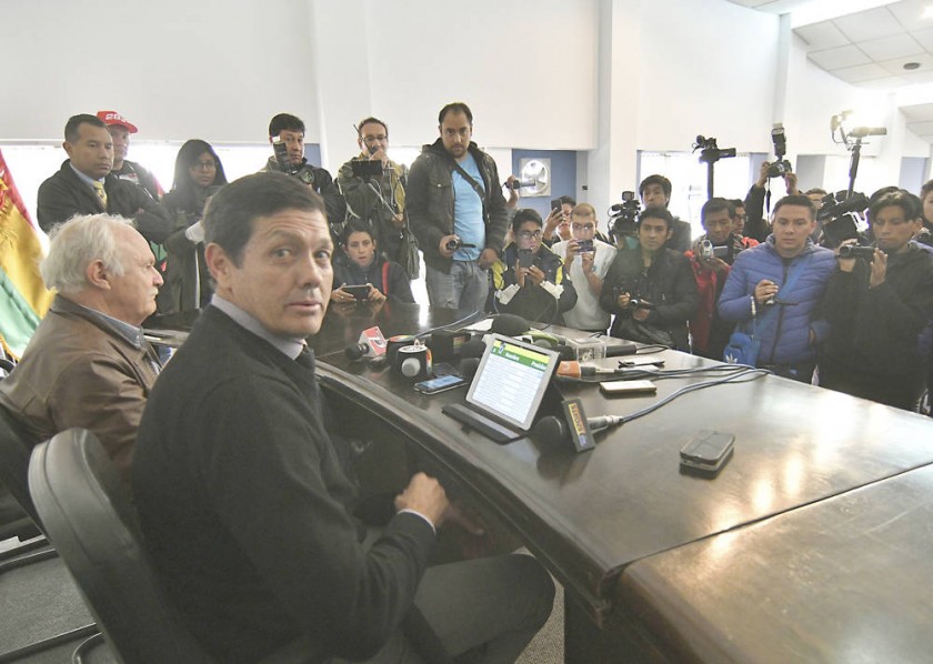 El seleccionador boliviano Mauricio Soria emitió ayer la nómina de jugadores para afrontar los partidos amistosos...