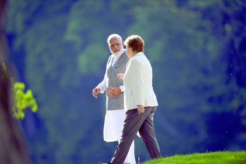 DIPLOMACIA. La canciller alemana, Angela Merkel (CDU), y el primer ministro indio, Narendra Modi, en Meseberg, Alemania.