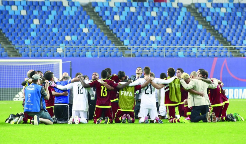 Los jugadores venezolanos celebran el pase a la final del Mundial Sub 20, conseguido tras imponerse a Uruguay en la...