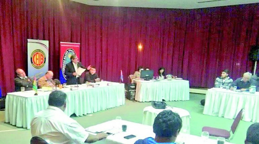 LA PAZ. Los representantes de las universidades se reunieron para aprobar el documento de solicitud de presupuesto.
