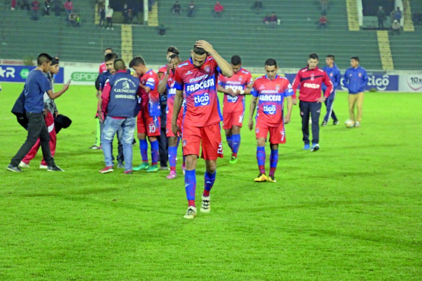 El equipo capitalino no levanta cabeza en el Torneo Apertura de la Liga y corre el riesgo de perder la categoría.