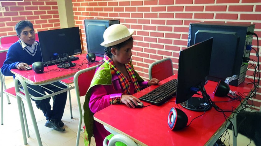 REQUERIMIENTO. Muchas unidades educativas, especialmente de las zonas periféricas de Sucre carecen de maestros para...