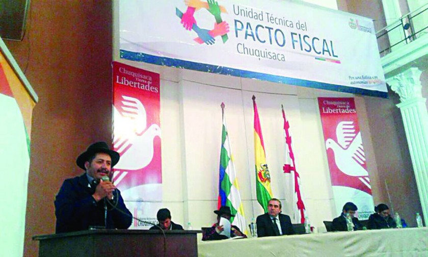 DEBATE. Una imagen de uno de los momentos del encuentro departamental que discutió la agenda de Chuquisaca para el...
