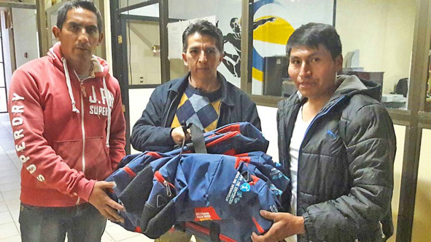 La Jefatura Municipal entregó material deportivo a los entrenadores.
