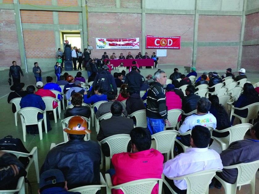 AMPLIADO. Una imagen del ampliado nacional de la COB, que se desarrolló en la Federación de Fabriles de Chuquisaca.