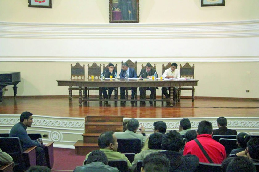 CONSEJO. Docentes universitarios se reunieron con autoridades de San Francisco Xavier.