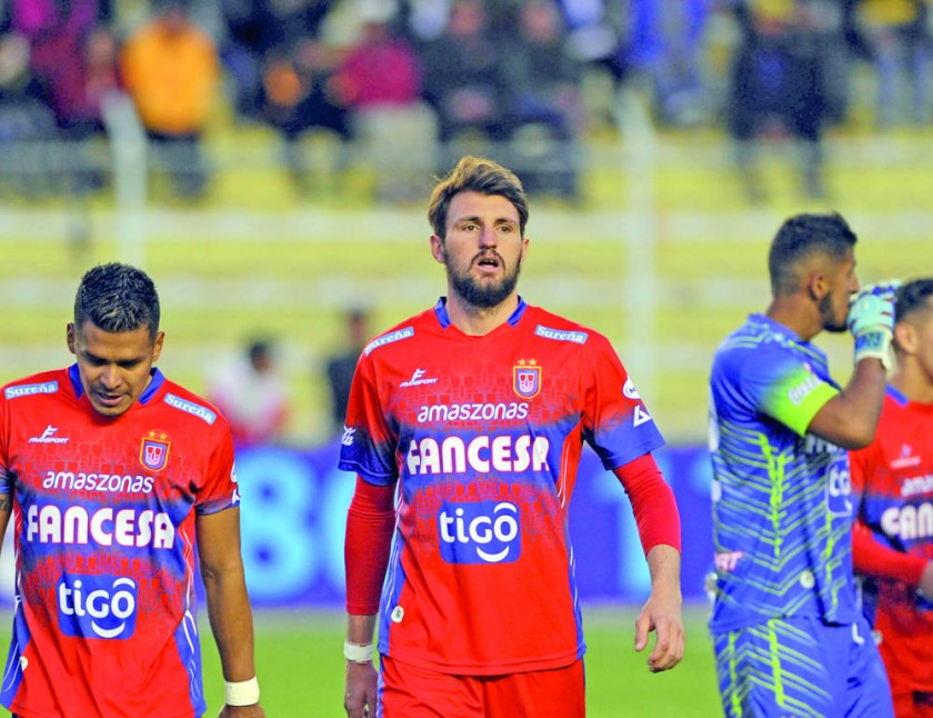 El defensor argentino tiene contrato con el club capitalino hasta diciembre, pero negocia su rescisión.
