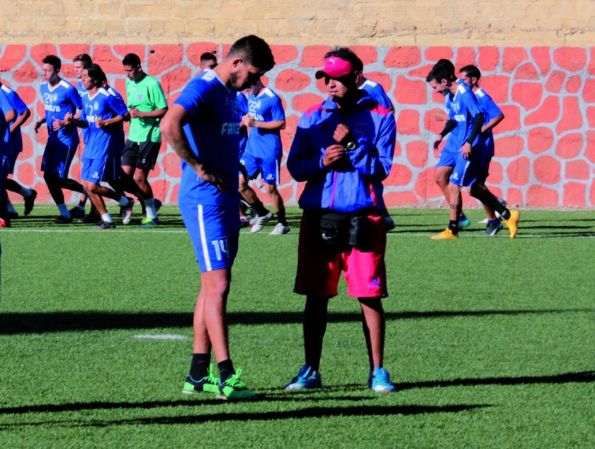 El argentino Marcelo Argüello (i) sufrió una lesión que lo dejará fuera de las canchas por unas tres semanas.