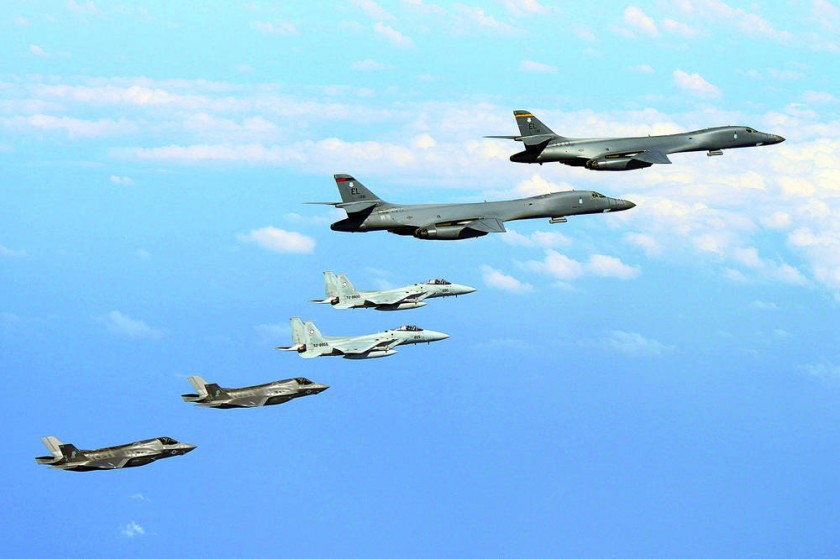 EJERCICIOS. Aviones de combate F-35 del Cuerpo de Marines estadounidenses "Lightning II" con destino al aeródromo,...