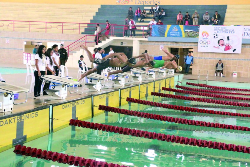 Los nadadores sucrenses cumplieron los pronósticos y consiguieron todas las medallas en juego de la primera jornada...