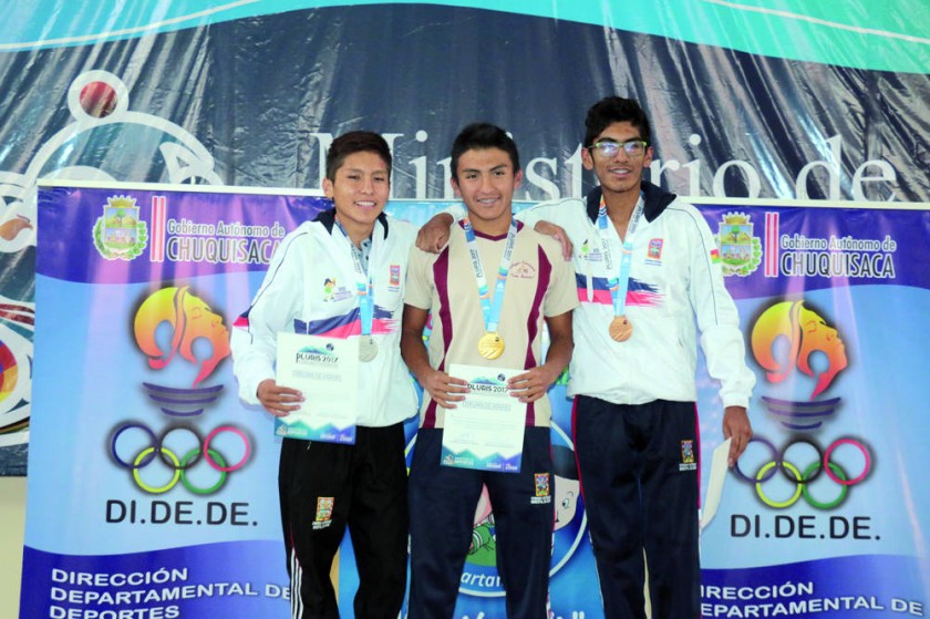 Los nadadores sucrenses cumplieron los pronósticos y consiguieron todas las medallas en juego de la primera jornada...