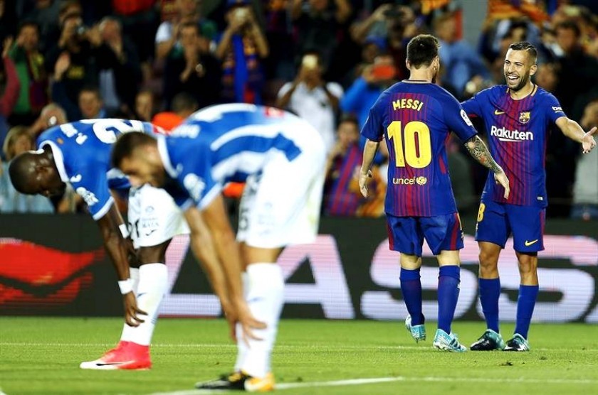 Messi celebra uno de los tres goles marcados hoy. Foto: EFE