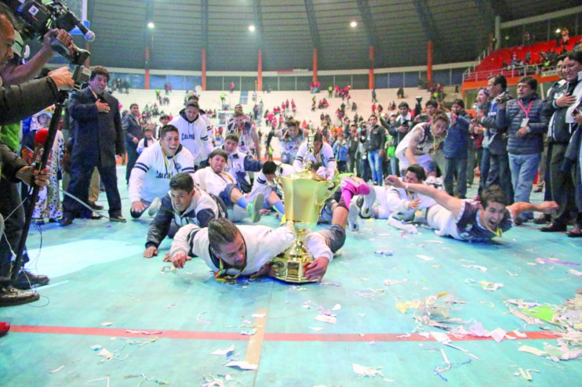 El equipo azul se impuso en el quinto partido final a Pichincha y obtuvo su primer campeonato en la Liga Boliviana de...