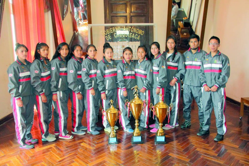 La selección chuquisaqueña ultima detalles de cara al Campeonato Nacional de fútbol de salón femenino, que comenzará...