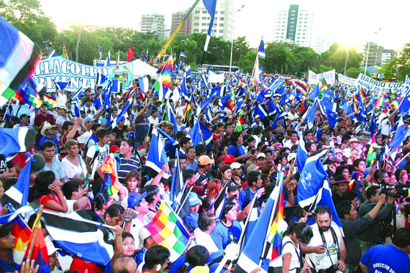 MARCHA. Leales al Gobierno toman hoy las calles de La Paz para apoyar la reelección y conmemorar los hechos de...