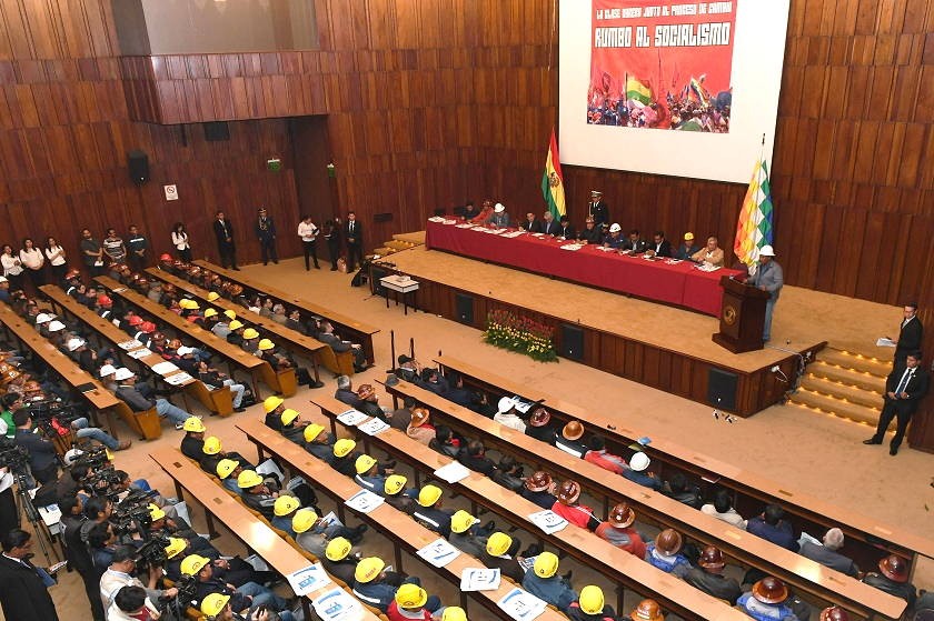 Presidente Morales promulga norma que modifica Ley de Pensiones e Incrementa Límites Solidarios de Vejez. Foto: ABI