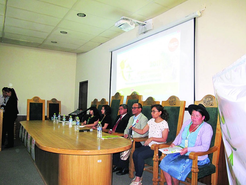 Participantes del “Conversatorio: Mujeres rurales, mujeres con derechos”, realizado en pasados días en Sucre. capitales