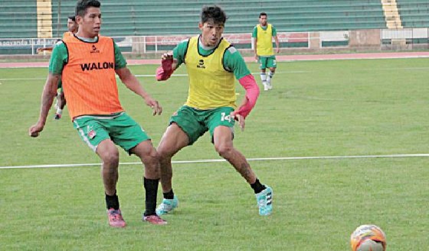 Marcelo Argüello (d) será el único referente ofensivo en el próximo partido del plantel estudiantil, así lo probó...