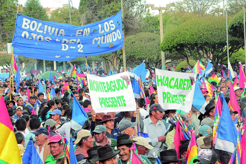 VISITANTES. Los simpatizantes del Chaco chuquisaqueño que marcharon en Sucre, ayer.
