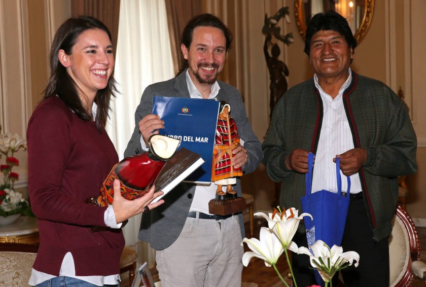 VISITA. Iglesias (izq.) durante su encuentro con el presidente Evo Morales.