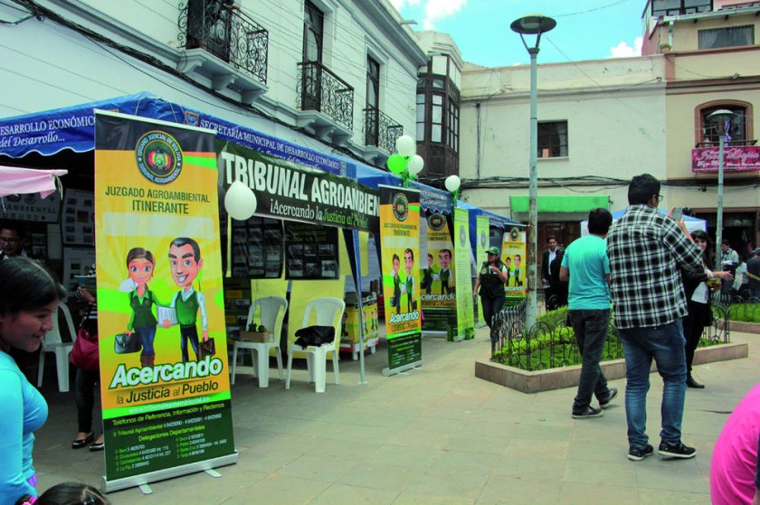 TA muestra acciones de seis años en feria