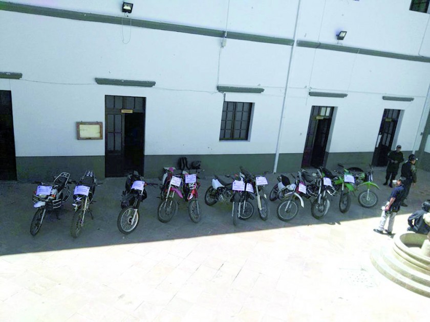 EXPOSICIÓN. Las 12 motocicletas que fueron confiscadas en pasados días.