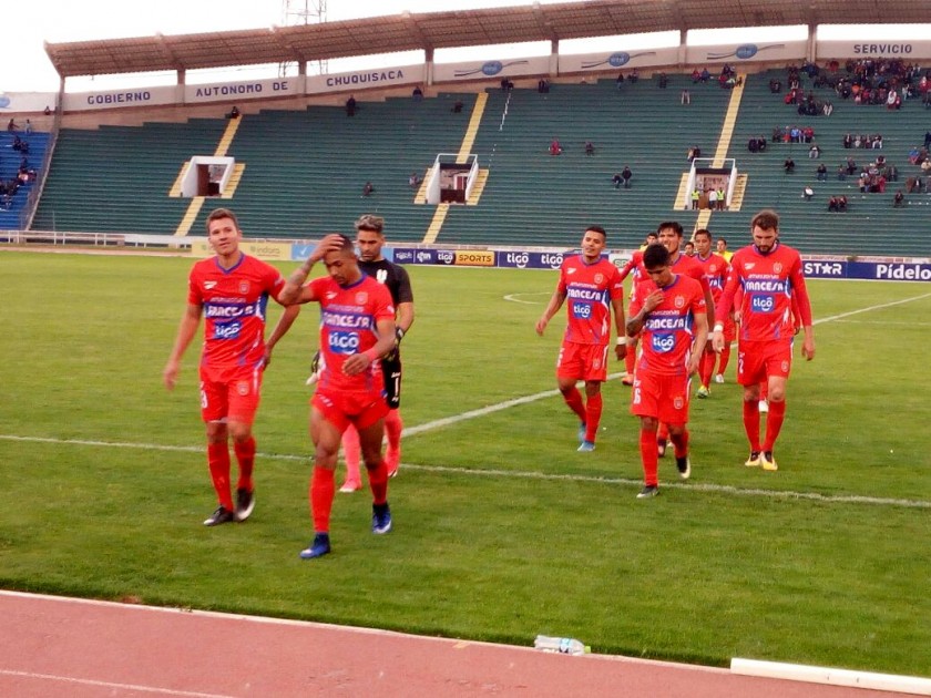 Universitario vence, pero le toca pensar en salvarse del descenso en las siguientes fechas. FOTO: CORREO DEL SUR