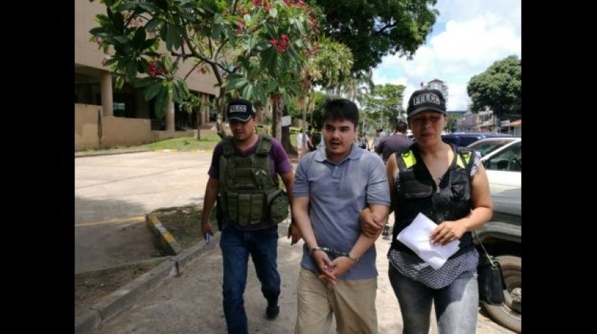 El joven liberado para defenderse en libertad, tras publicar un video contra Evo Morales. FOTO: Cristian Pen?a