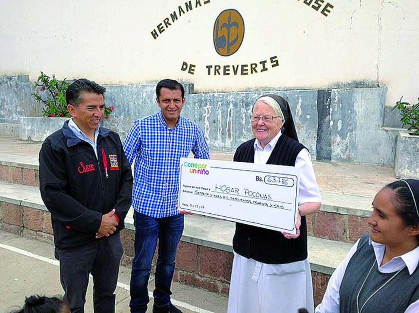 SOLIDARIDAD. Entrega del cheque.
