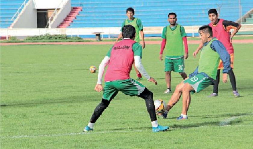 El plantel estudiantil retomó ayer sus prácticas de cara al encuentro ante Petrolero, que definirá el equipo que...