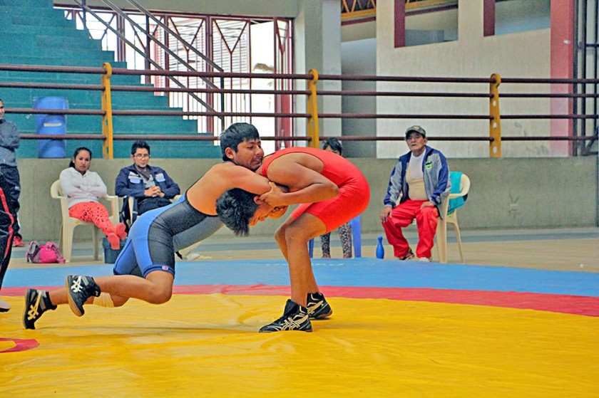 El Campeonato Nacional de Lucha Olímpica se desarrolla en el complejo Rafael Calvo del estadio Patria.