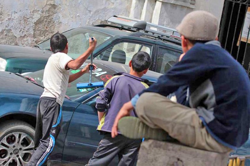 Muchos niños, niñas y adolescentes se ven obligados a trabajar en una serie de oficios para ayudar a sus familias...
