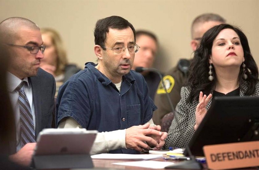 Fotografía de archivo que muestra a Larry Nassar (c), ex médico del equipo nacional de de gomnasia de EEUU. Foto: EFE