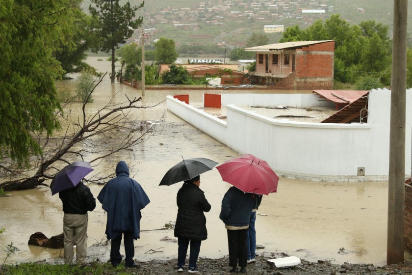 DESASTRES. La inundación de viviendas en Vinto (Cochabamba), un puente desplomado en Tupiza (Potosí) y el drama de...