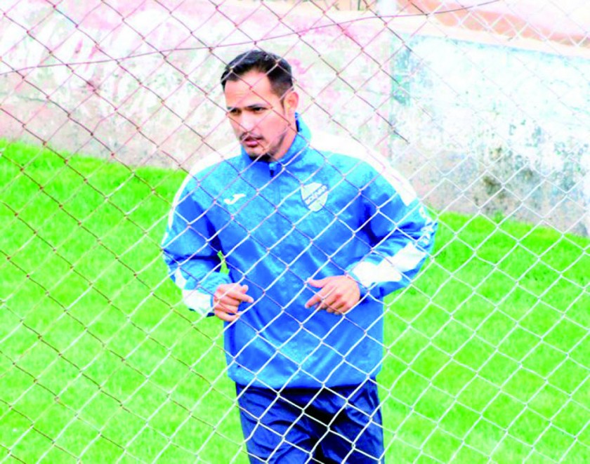 El mediocampista Leonel Justiniano no jugará el domingo en Sucre.