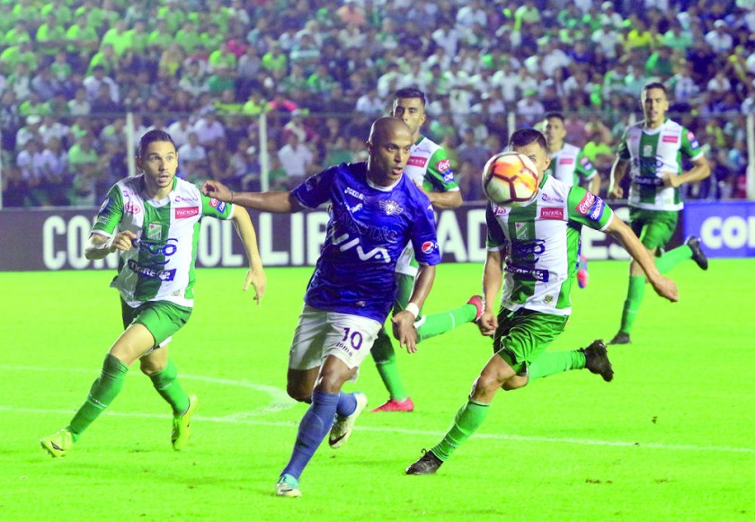 Un pasaje del partido jugado anoche en el Tahuichi