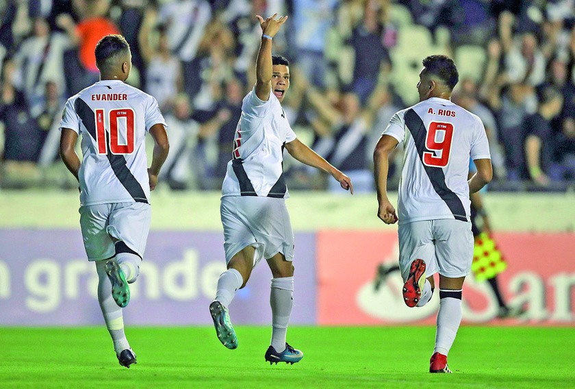 Porteros Gabriel Félix (BRA/22) João Pedro (BRA/20) Martín Silva (URU/34) Defensores Alan Cardoso (BRA/20) Breno (BRA/2