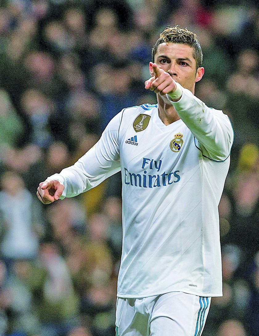 El portugués Cristiano Ronaldo celebra uno de los tres tantos que convirtió ayer para el Real Madrid.