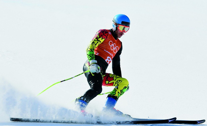 El austríaco nacionalizado boliviano, Simon Breitfuss Kammerlander, compite en la disciplina de esquí alpino.