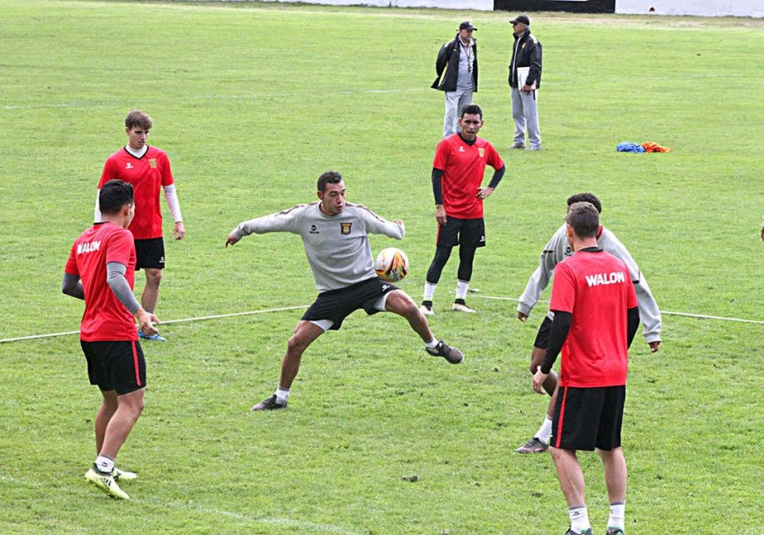 El Tigre expone su invicto y la punta en Warnes
