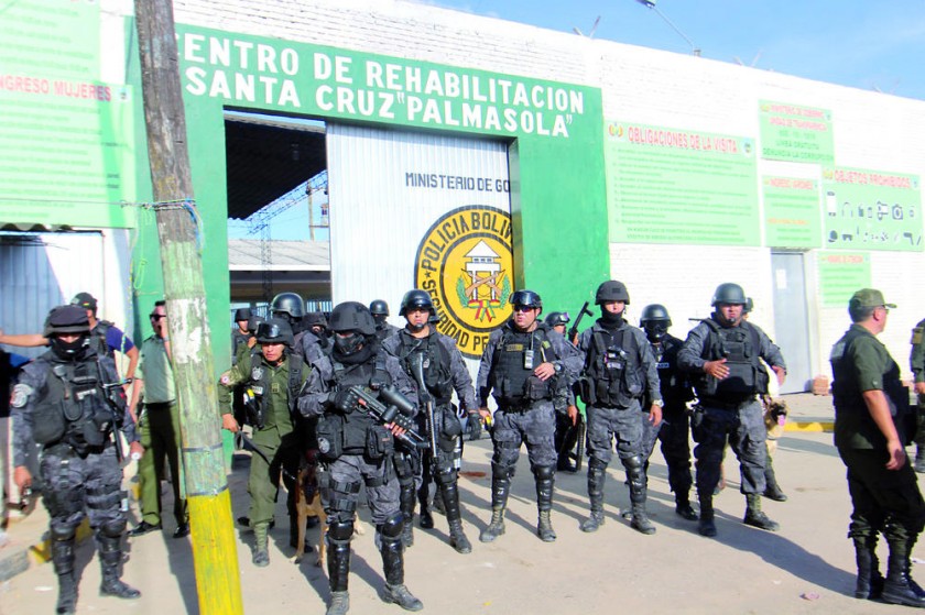 PALMASOLA: La Policía logró controlar el amotinamiento de los privados de libertad y recapturó a los seis reos que fugar