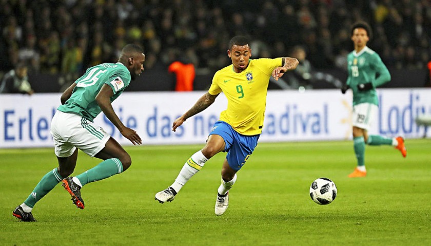 El delantero Gabriel Jesús (c) anotó el gol del triunfo de Brasil sobre Alemania ayer, en un amistoso disputado...