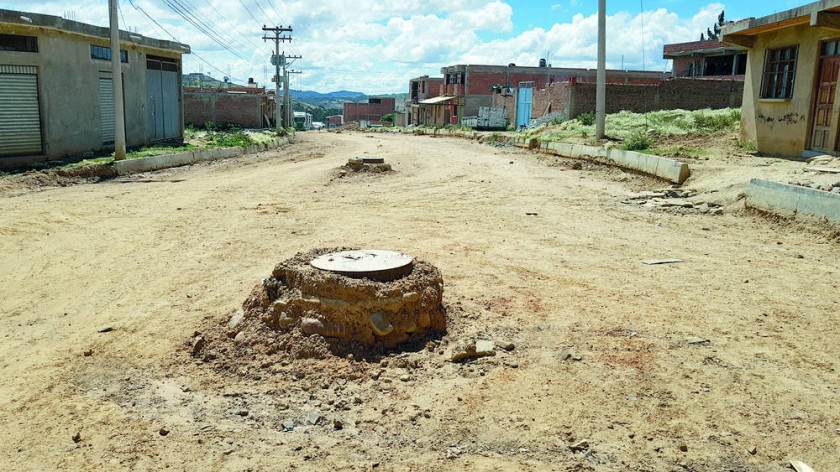 INCONCLUSO. El pavimento rígido en el barrio El Rosedal es uno de los que está paralizado debido al abandono de la empre