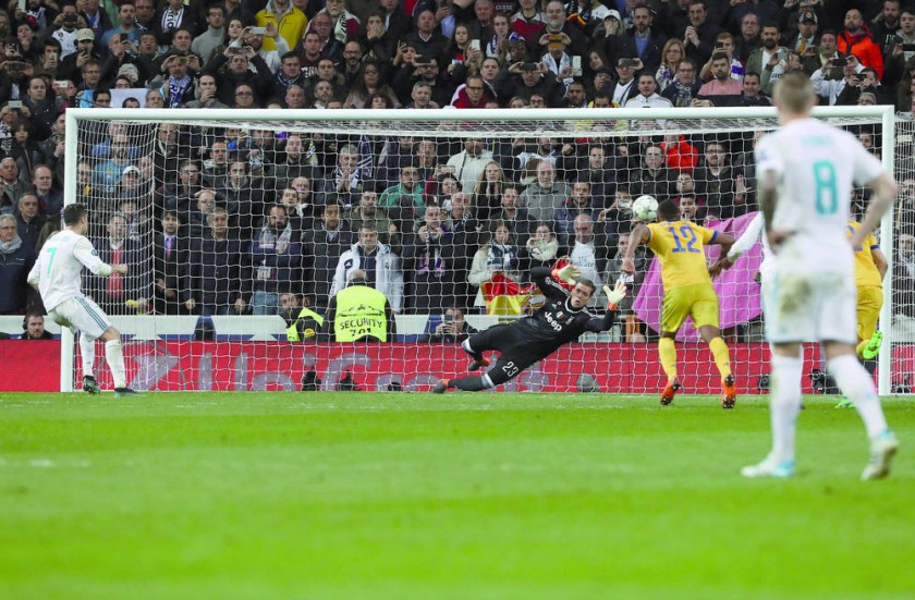 El delantero portugués (i) anotó de penal el gol que le dio la clasificación al Real Madrid, sobre la Juventus.