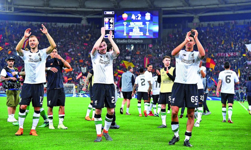 Los jugadores del Liverpool festejan la clasificación a la final de la Liga de Campeones en el estadio Olímpico de Roma.